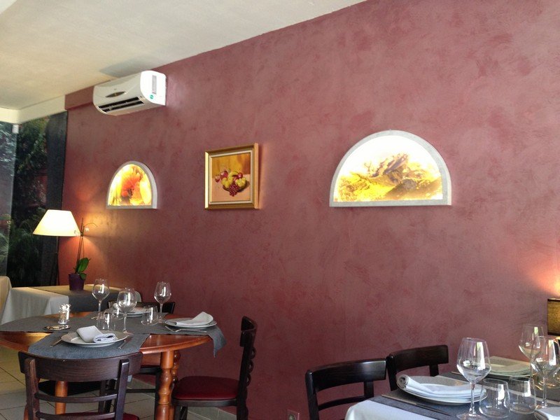 Peinture murale métalisé et création de tableaux pour restaurant rétroclairés par led